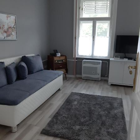 Ferienwohnung Jade Vendeghaz Pápa Exterior foto