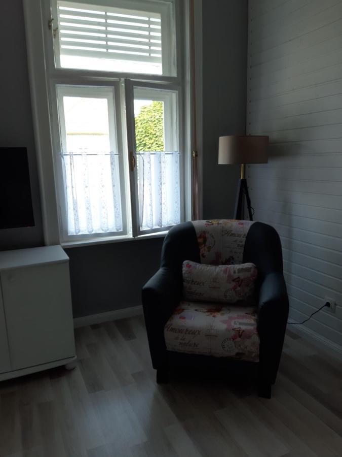 Ferienwohnung Jade Vendeghaz Pápa Exterior foto