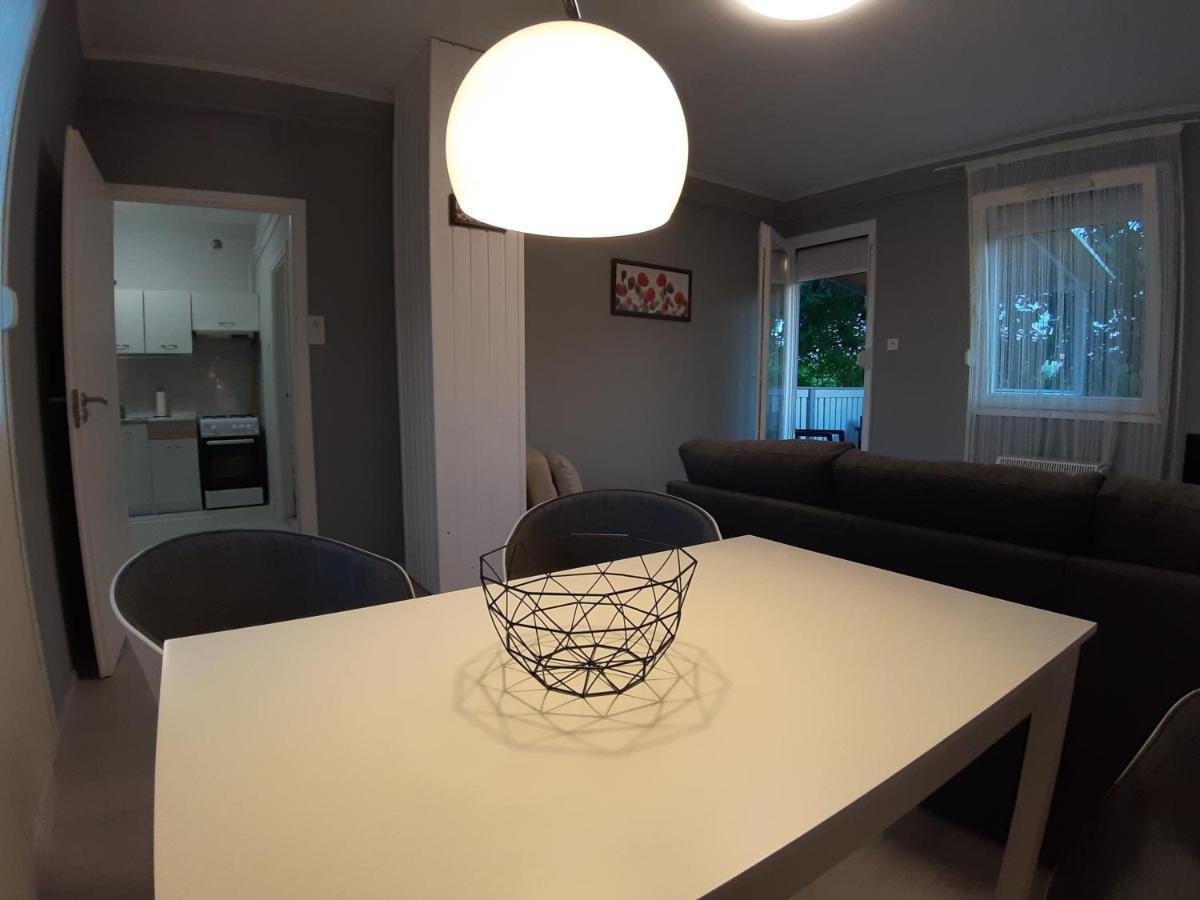 Ferienwohnung Jade Vendeghaz Pápa Exterior foto